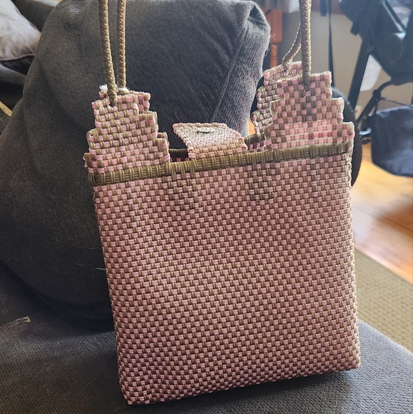 Woven plastic kitty purse - Picture 3 of 5